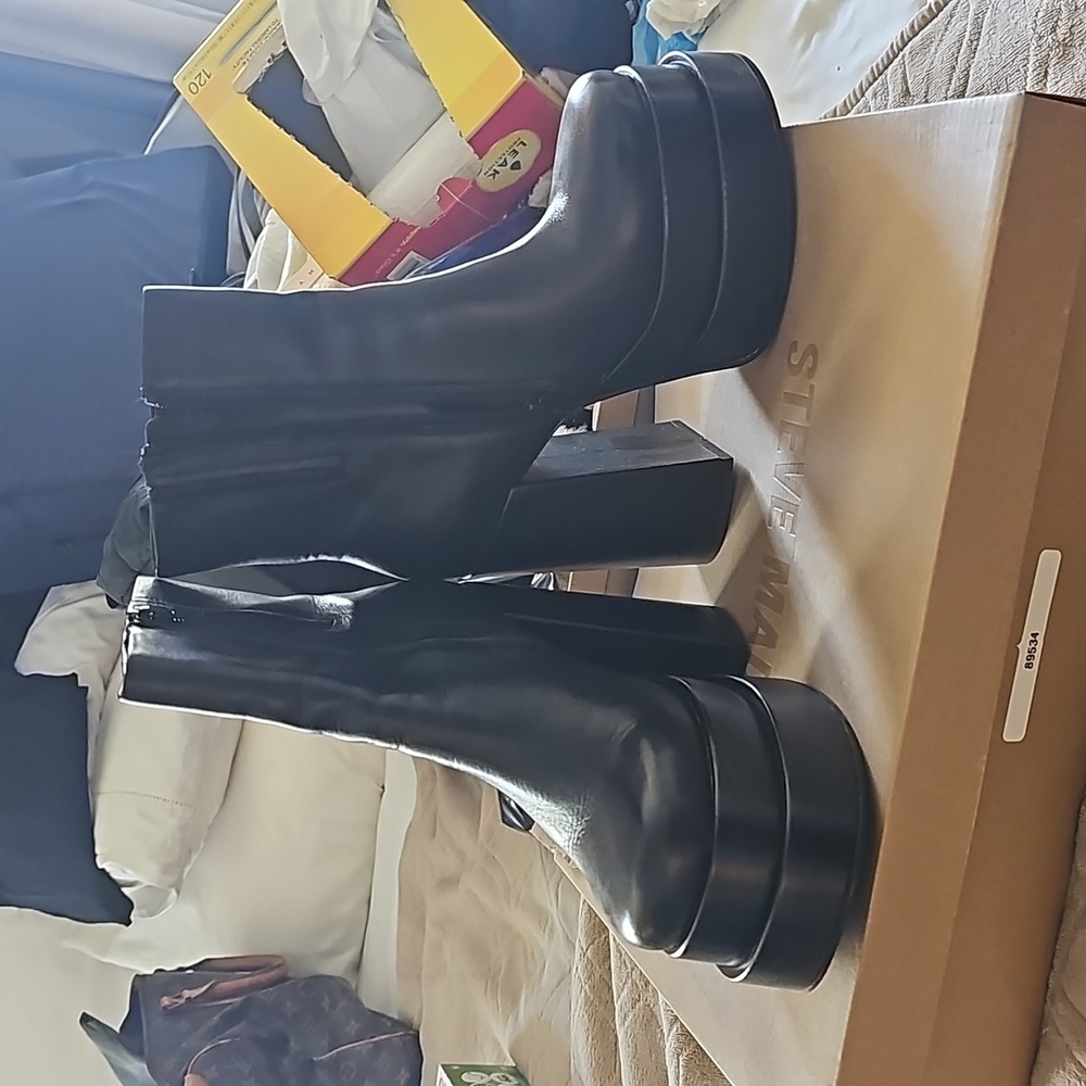 Steve Madden Boots - Picture 4 of 5